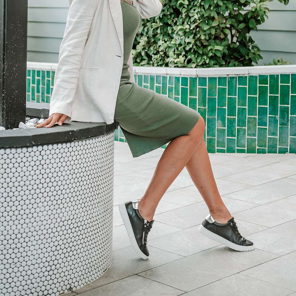 Luna Zip Casual Sneaker - Black